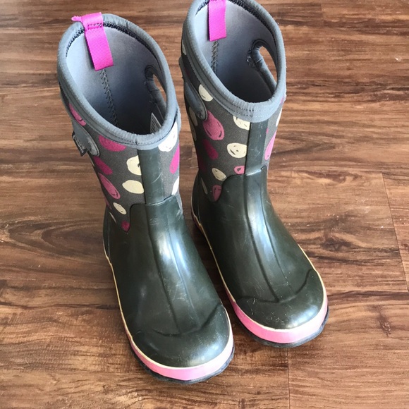 Other - 🥾 🥾Girls Bogs youth size 2